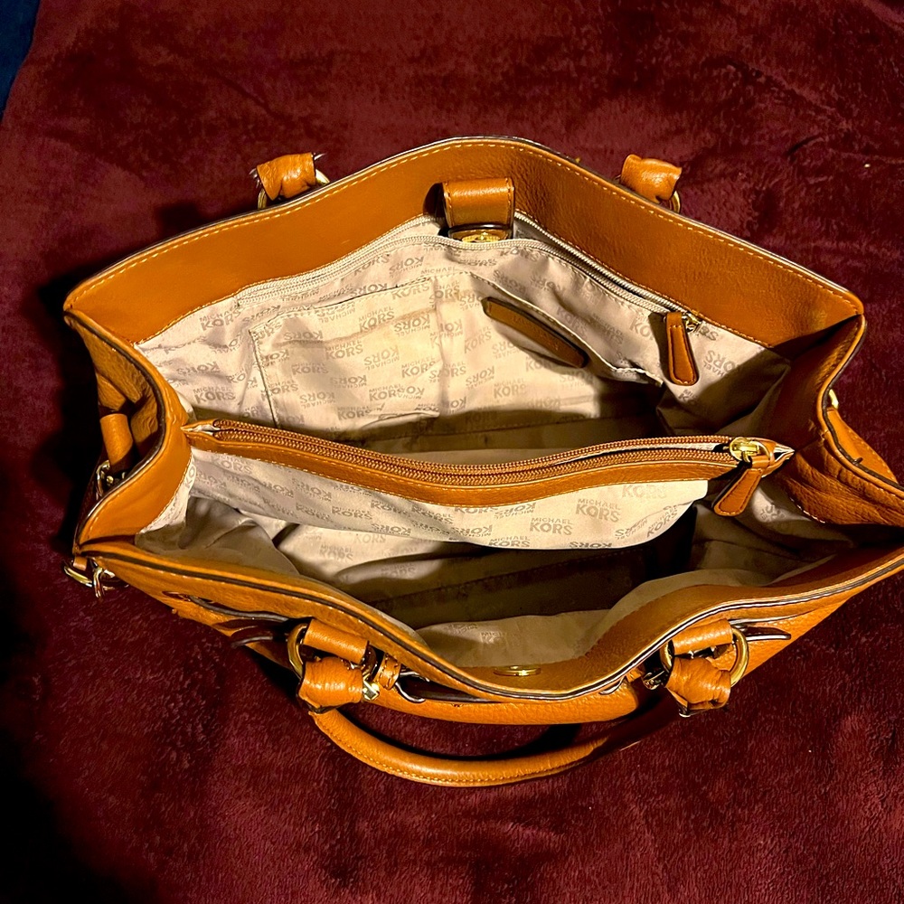 Tan Michael Korrs excellent condition